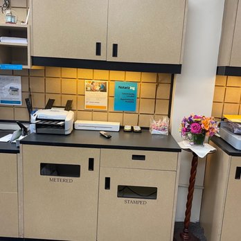 The UPS Store - Work desk is clean and organized. Nice first impression. - Printing Services Near Me - Columbus, Ohio