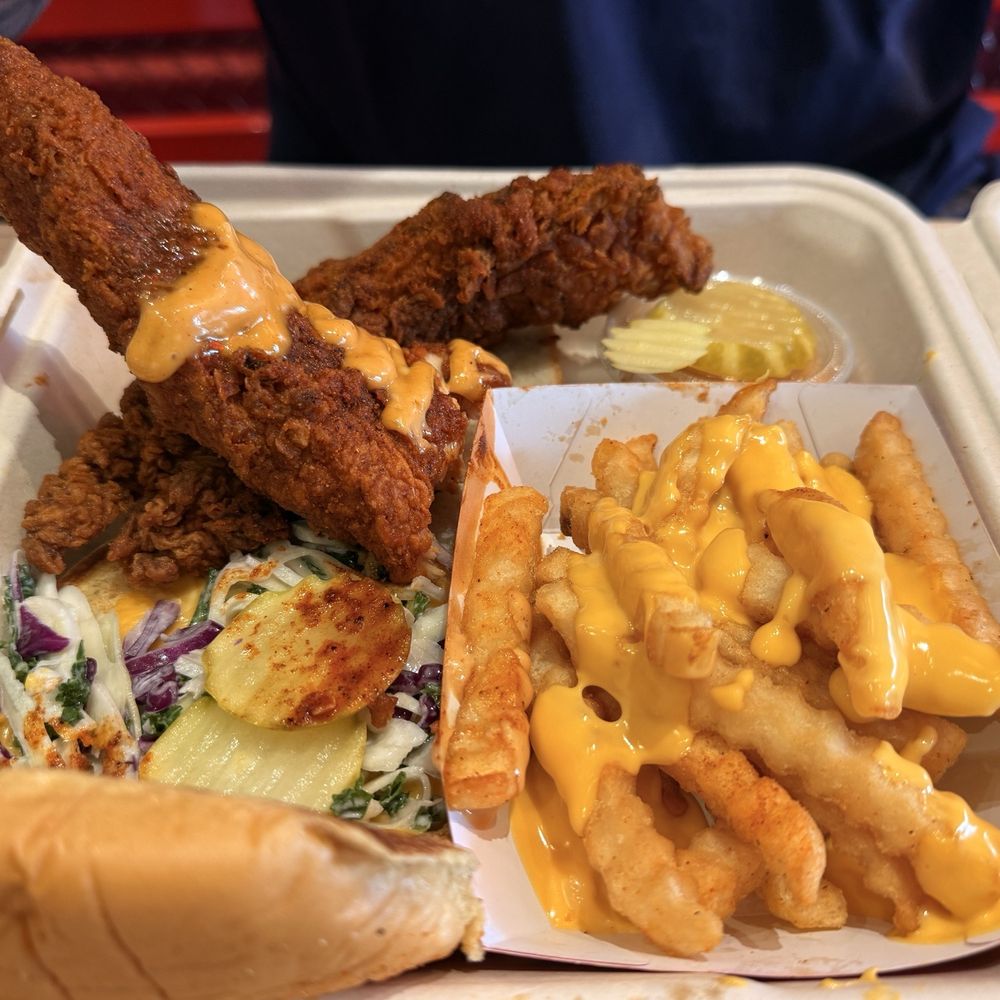 Dave's Hot Chicken - Chicken Shop Near Me - Fresh Meadows, New York Dave's Hot Chicken - Chicken Shop Near Me - Fresh Meadows, New York