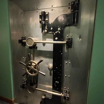 Rigo - Vault by the bathroom - Spanish Near Me - Honolulu, Hawaii Rigo - Vault by the bathroom - Spanish Near Me - Honolulu, Hawaii