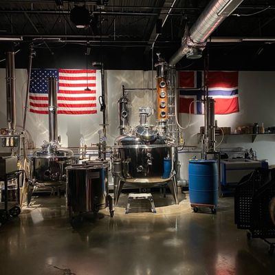 Skaalvenn Distillery & Cocktail Lounge by null