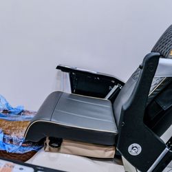 Venice Nail & Spa - Luxury chairs
