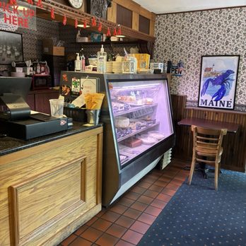 2 Forks Up - Dessert cooler - American Near Me - Getzville, New York 2 Forks Up - Dessert cooler - American Near Me - Getzville, New York
