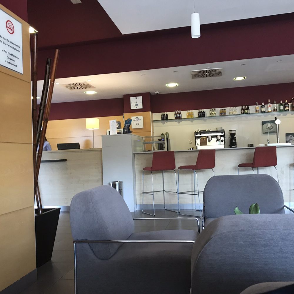 Holiday Inn Express - Coffee bar - Hotels Near Me - Madrid, M