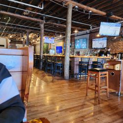 LG's Pizzeria And Pub - Bar area