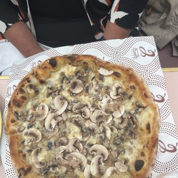 Contessa - Boston - Funghi pizza (mushroom) - Italian Near Me - Boston, Massachusetts Contessa - Boston - Funghi pizza (mushroom) - Italian Near Me - Boston, Massachusetts