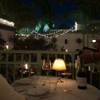 Sunny's Steakhouse - Ambiance - Cocktail Bars Near Me - Miami, Florida
