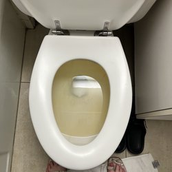 Gateway Inn - Our nice clean toilet
