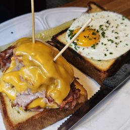 Fried bologna sandwich with egg Fried bologna sandwich with egg