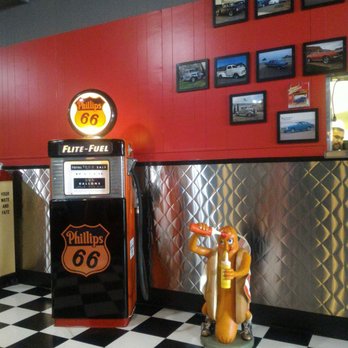 Dutch Mill Diner - Nice decor - Diners Near Me - Tillamook, Oregon