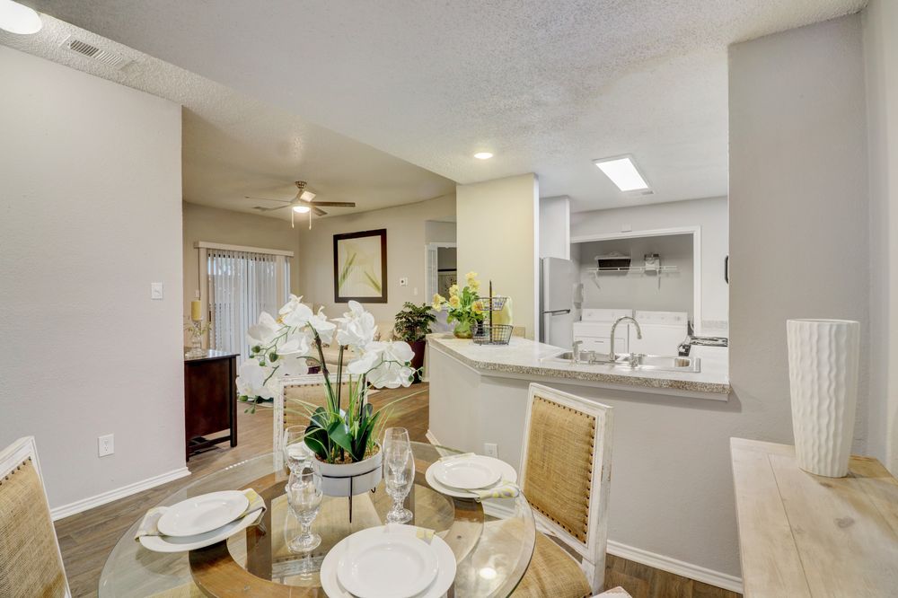 AVALON VILLAS APARTMENTS Updated September 2024 59 Photos & 11