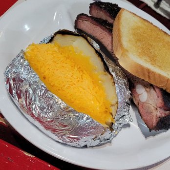 Hammond's BBQ - a plate of food - Barbeque Near Me - Glen Rose, Texas