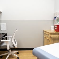 Everest Urgent Care - Exam Room - Everest Urgent Care