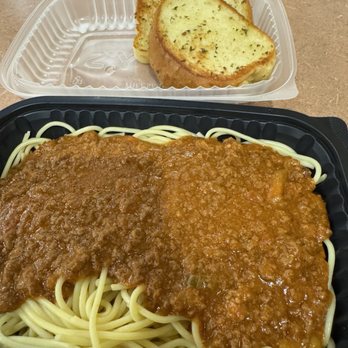 Zippy's Waipio - Spaghetti with Garlic Bread - Diners Near Me - Waipahu, Hawaii Zippy's Waipio - Spaghetti with Garlic Bread - Diners Near Me - Waipahu, Hawaii