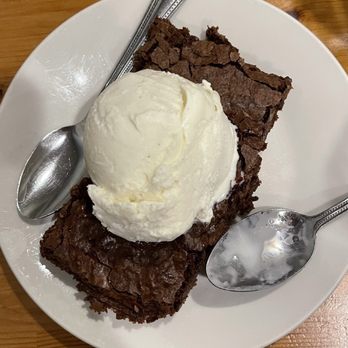 The Blacksburg Tavern - Brownie & Ice Cream - Southern Near Me - Blacksburg, Virginia The Blacksburg Tavern - Brownie & Ice Cream - Southern Near Me - Blacksburg, Virginia
