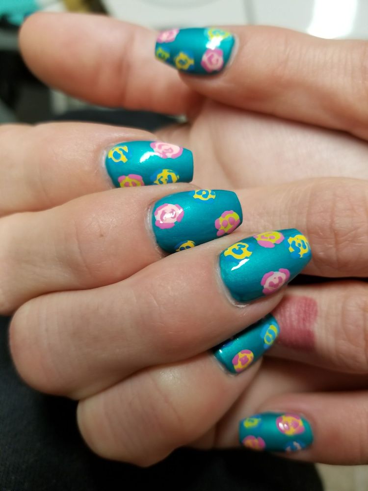 DIVINE DIVAS HAIR AND NAIL STUDIO 307 West James Lee Blvd, Crestview