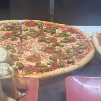 Famous Famiglia - Jalapeño w pepperoni lovely idea - Pizza Near Me - Sacramento, California Famous Famiglia - Jalapeño w pepperoni lovely idea - Pizza Near Me - Sacramento, California