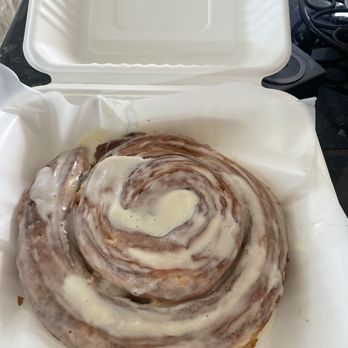 Papi’s Ohana - Cinnamon Roll - Pizza Near Me - Lahaina, Hawaii