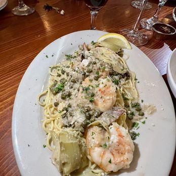Ken Stewart's Tre Belle - Shrimp scampi - Italian Near Me - Bath, Ohio Ken Stewart's Tre Belle - Shrimp scampi - Italian Near Me - Bath, Ohio