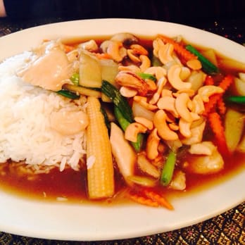 Lai Thai Restaurant - Cashew chicken lunch: ok, very sweet - Thai Near Me - Canton, Michigan