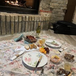 Lazy Cloud Lodge Lake Geneva - Picnic by the fireplace