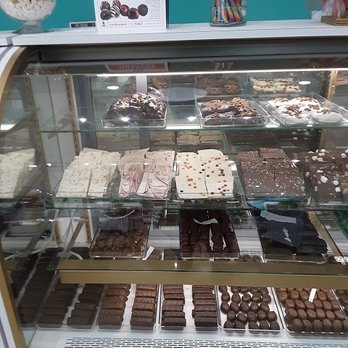 Farmhouse Sweets - Chocolatiers & Shops Near Me - Pigeon Forge, Tennessee