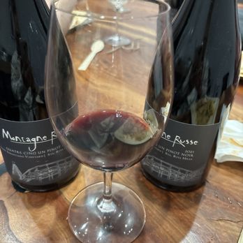 Montagne Russe - Pinot coming at you - Wine Tasting Room Near Me - Petaluma, California