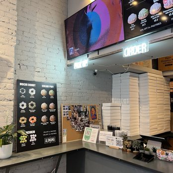 AlimamaTea - Menu and pick up area - Desserts Near Me - New York, New York