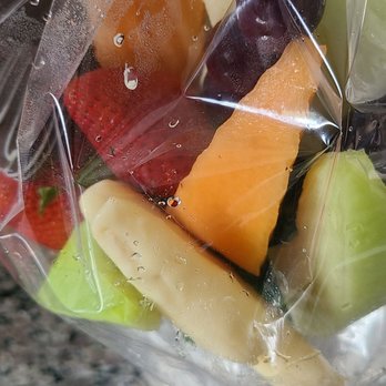 Edible Arrangements - Doesn't make a pretty gift. - Florists Near Me - New Baltimore, Michigan