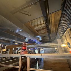 Smokin Willy BBQ - Inside