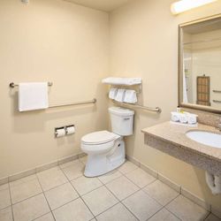 Guest room bath