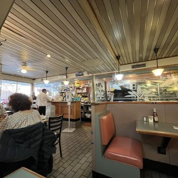 Townhouse Diner - Interior from booth - Breakfast & Brunch Near Me - New York, New York Townhouse Diner - Interior from booth - Breakfast & Brunch Near Me - New York, New York