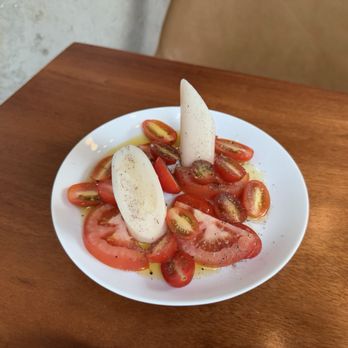 Arturito - Tomato salad and palm. - Restaurants Near Me - Jardim Paulista, SP