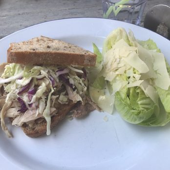 Blueys Kitchen - Very bland looking and tasting chicken sandwich - Cafes Near Me - Santa Monica, California
