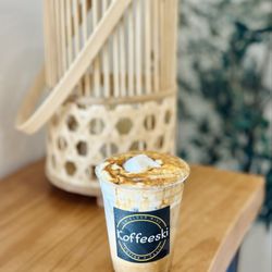 Koffeeski - Banana cream top latte