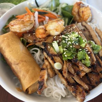 Lucky V Vietnamese Cuisine - Chicken and shrimp noodle bowl - Vietnamese Near Me - Martinez, California Lucky V Vietnamese Cuisine - Chicken and shrimp noodle bowl - Vietnamese Near Me - Martinez, California