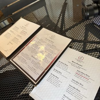 Hocking Hills Winery - Wine Tasting Room Near Me - Logan, Ohio