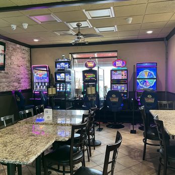 Squabs Gyros - Greek Near Me - Melrose Park, Illinois