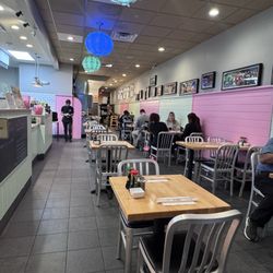 Bo's Ramen and Sushi House - Inside