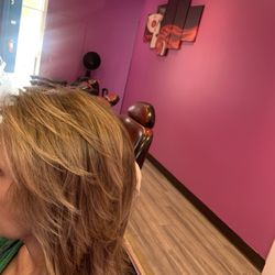Stylish Beauty Bar - Layered haircut with root touch up