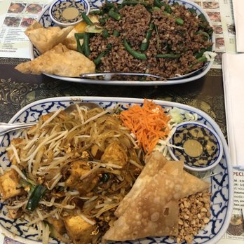 President Thai - Basil Leaves and Chili Lunch Special and Pad Thai Noodle Lunch Special - Thai Near Me - Pasadena, California President Thai - Basil Leaves and Chili Lunch Special and Pad Thai Noodle Lunch Special - Thai Near Me - Pasadena, California