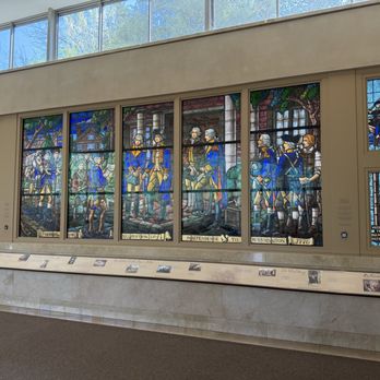 George Washington's Mount Vernon - Stained glass display - Museums Near Me - Mount Vernon, Virginia