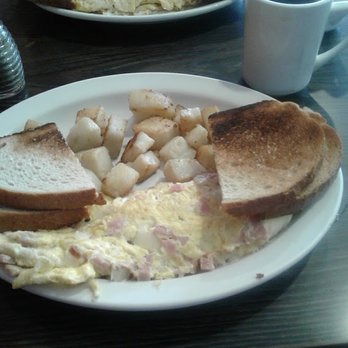 Elliott's Restaurant - Western Omelette - Sandwiches Near Me - Little Current, Ontario