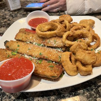 Giovanni's 724 Restaurant - Fried Fresh Hand Breaded Zucchini Slices and Calamari - Italian Near Me - Pottstown, Pennsylvania Giovanni's 724 Restaurant - Fried Fresh Hand Breaded Zucchini Slices and Calamari - Italian Near Me - Pottstown, Pennsylvania