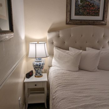 Best Western Grandma's Feather Bed - Room - Hotels Near Me - Juneau, Alaska Best Western Grandma's Feather Bed - Room - Hotels Near Me - Juneau, Alaska