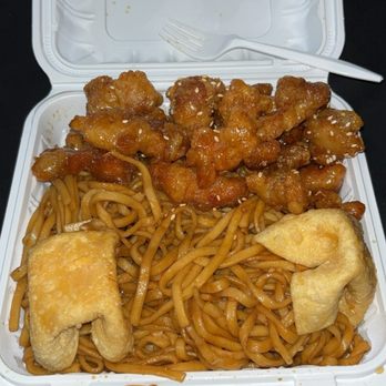 Chi's Express - Sesame chicken, lo mein, and wontons - Chinese Near Me - Denver, Colorado