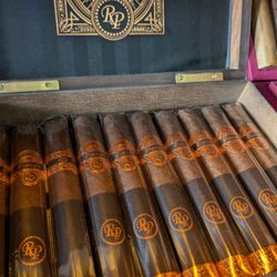 Wag's Liquor & Fine Cigars