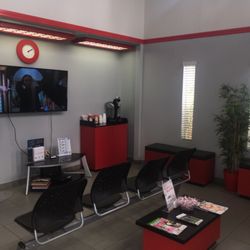 Prestige Auto Trader - Waiting room...where I have been waiting all day. :-/