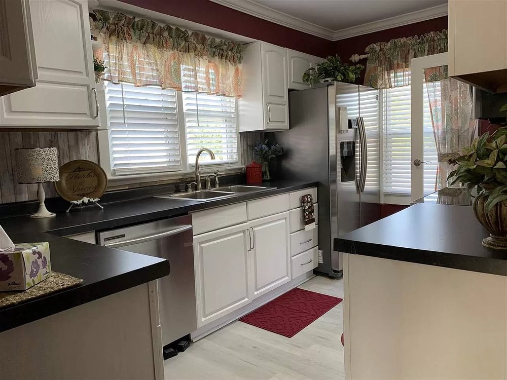 BETTER HOMES AND GARDENS FIRST REALTY GROUP Updated September 2024 3201 Iowa, Connersville