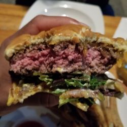 El Picnic - Classic burger medium rare, so delicious!