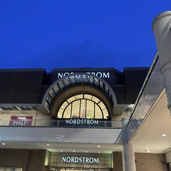 Nordstrom Oakbrook Center - Department Stores Near Me - Oak Brook, Illinois